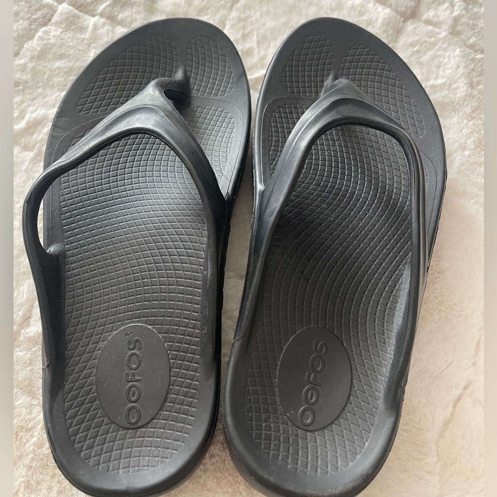 WOMEN'S OOMEGA OOLALA SANDAL - BLACK. Women’s 7